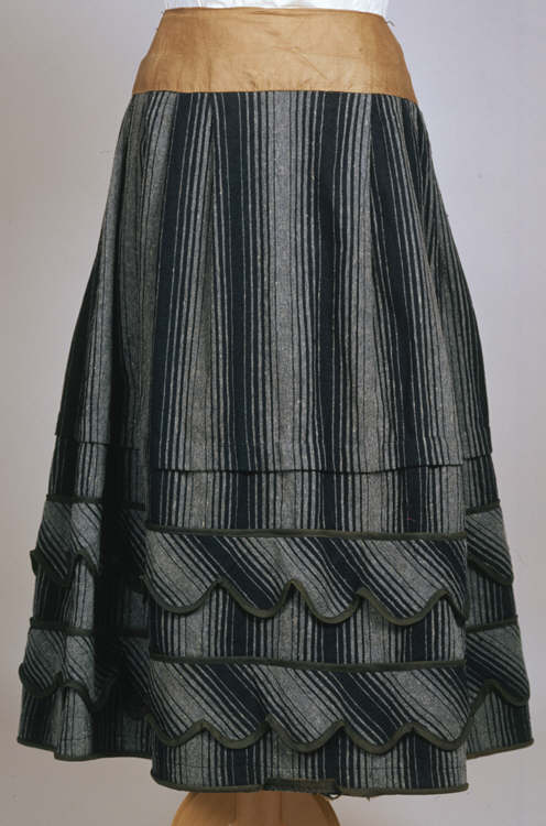 Welsh costume: grey and black flannel petticoat, 19th century