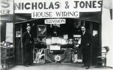 Nicholas-&-Jones-(Electrica
