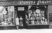 Conti cafe with wives of Jack and Alf, c.1920