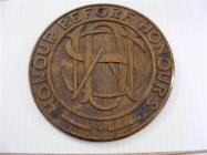 Wooden plaque showing Dr Williams school motto