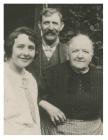 Jini Jones with her father and grandmother