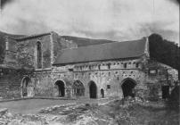 Llangollen. Valle Crucis Abbey