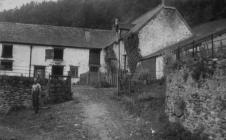 Llangollen. Bache Canol farm