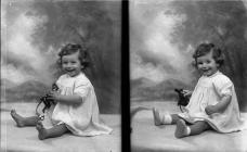 Double portrait photograph of a baby, c.193?-??...