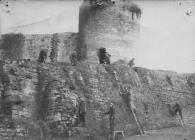 Llangollen. Castle