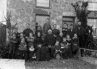 Large family group, Chwilog