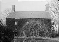 Plas Du, Llanarmon (Caern) cartref John Owen ...