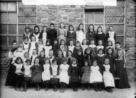 Girls of the national school, Llanymddyfri
