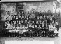 Pupils of Y Wern school, Llanbryn-mair (1890)