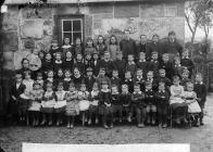 Pupils of Y Wern school, Llanbryn-mair (1890)