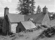  COED-Y-FFYNNON FARMHOUSE