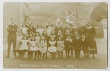 Dosbarth yn Ysgol y Cyngor, Cwmystwyth ym 1920