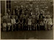 Class photograph from Holton Road Girls School,...