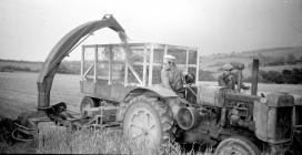 34 Tractor Oliver a pheiriant silwair, 1953