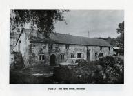 Court Farm cottages, Llanquian Road, Aberthin