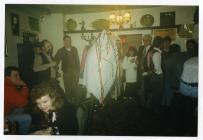 Mari Llwyd, Farmers Arms, Aberthin ca 1988