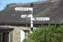 Signpost in Oakford Square