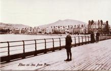 Golygfa o'r Dref, Llandrillo-yn-Rhos o'r pier