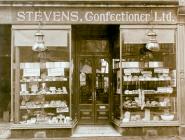 Stevens' Confectioner Ltd., Stryd Pontcanna,...