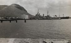 HMS Gambia yn y doc ym Mhort Louis Mauritius 1960